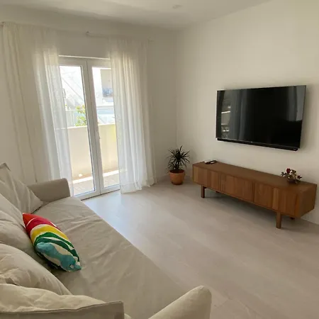 Feelathome Hvar Апартаменти *