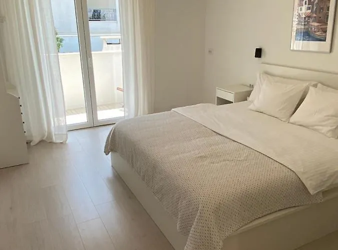 Feelathome Hvar Апартаменты *
